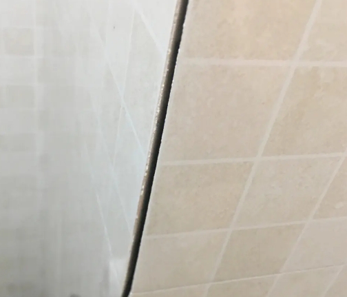 北安瓷砖空鼓维修公司分享阳台瓷砖脱落的修复过程可以分为以下几个步骤