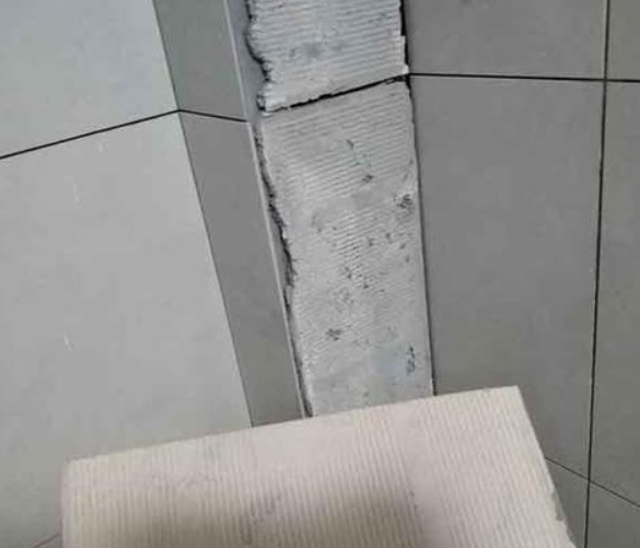 北安瓷砖空鼓维修公司分享下厨房瓷砖脱落的补救措施。